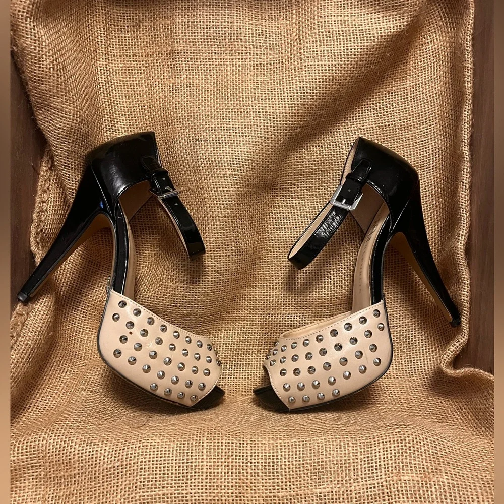 ROCK & REPUBLIC Studded Platform Stiletto Black/Cream w/Ankle Buckle Size 7 - Picture 7 of 11
